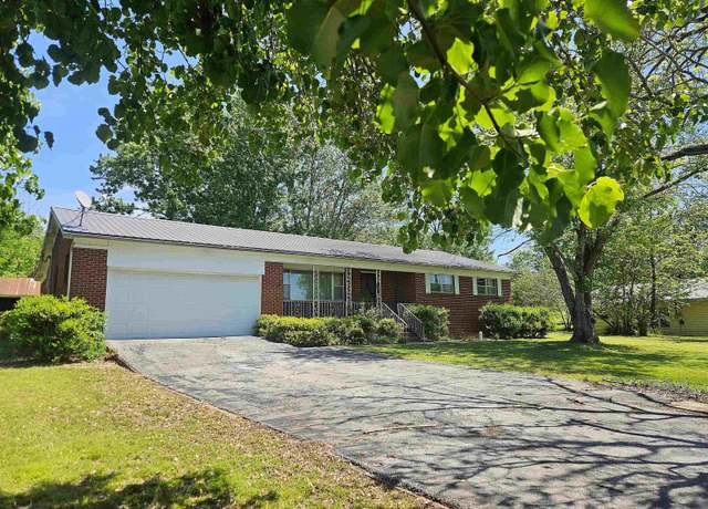 Property at 503 Spring St, Marshall, AR 72650, 3 beds, 1.5 baths
