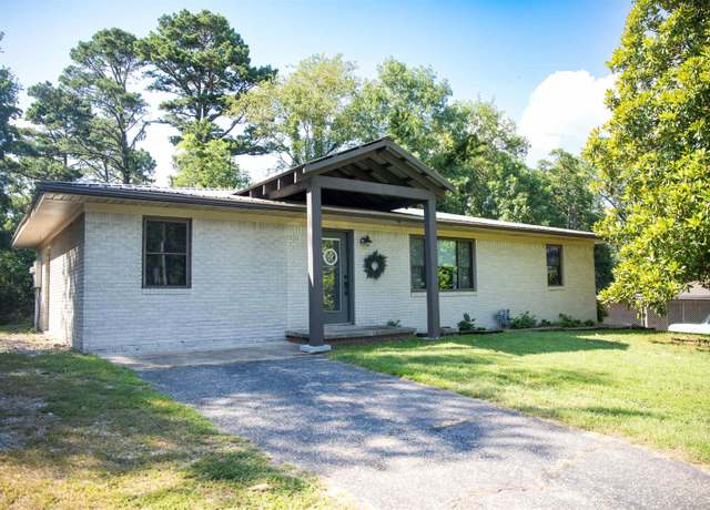 Property at 105 N Danna, Hot Springs, AR 71913, 3 beds, 1.5 baths