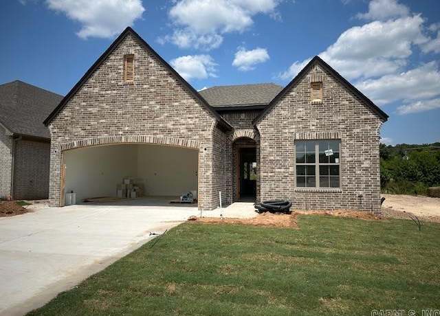 Property at 206 Edgewood Cir, Little Rock, AR 72223, 3 beds, 2 baths