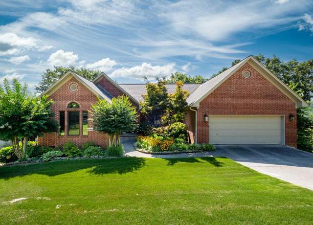 Property at 11 Pointe Clear Dr, Little Rock, AR 72212, 4 beds, 3.5 baths
