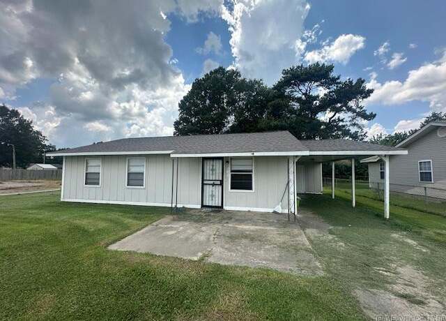 Property at 512 Brown St, Lonoke, AR 72086, 3 beds, 1 bath