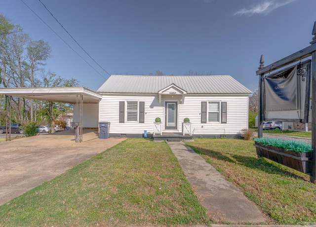 Property at 1261 E College, Batesville, AR 72501, 2 beds, 2 baths