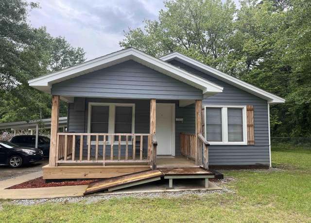 Property at 1026 Wilson St, Malvern, AR 72104, 3 beds, 2 baths
