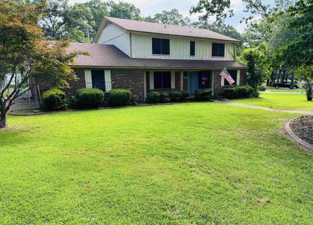 Property at 1701 War Eagle Dr, North Little Rock, AR 72116, 4 beds, 2.5 baths