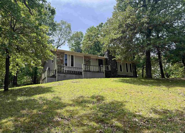 Property at 1803 Deerwood Dr, Jonesboro, AR 72404, 3 beds, 3 baths