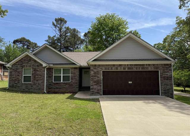 Property at 2005 Greensboro Rd, Jonesboro, AR 72405, 3 beds, 2 baths