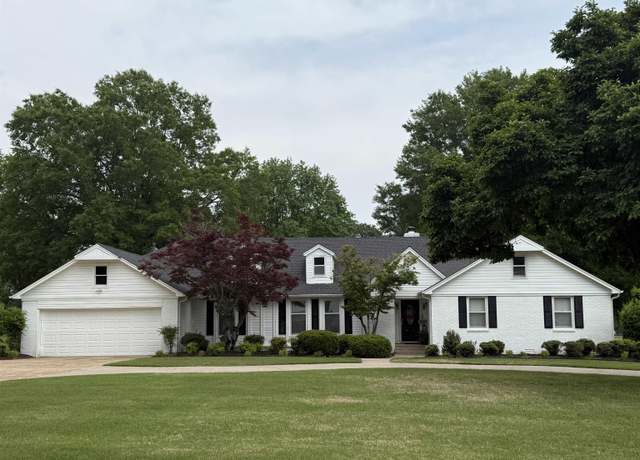 Property at 82 Country Club Cir, Searcy, AR, 5 beds, 3.5 baths