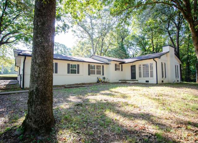 Property at 4006 Forest Hill Rd, Jonesboro, AR 72404, 3 beds, 2 baths