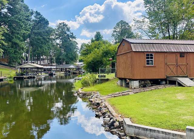 Property at 150 Shore Acres Dr, Hot Springs, AR 71913, 3 beds, 2 baths