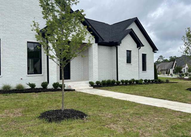 Property at 2 Fletcher Ridge Cir, Little Rock, AR, 4 beds, 4.5 baths