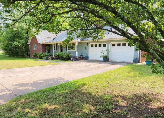 Property at 37 Fontaine St, Clarksville, AR 72830, 3 beds, 2.5 baths