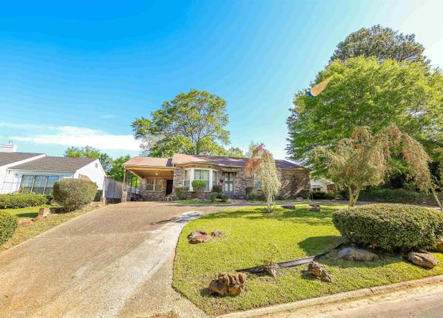Property at 1114 W Oak St, El Dorado, AR 71730, 3 beds, 2 baths