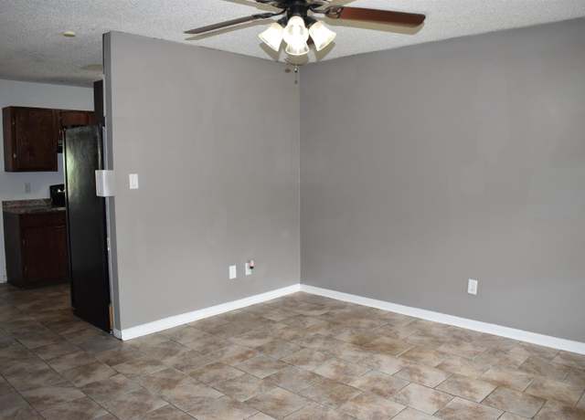 Property at 4411 Stonebrook Dr, Jonesboro, AR 72404, 3 beds, 1.5 baths
