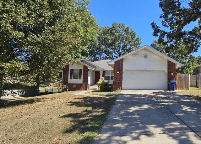 Property at 321 Cooper St, Mountain Home, AR 72653, 3 beds, 2 baths