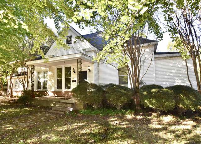 Property at 1102 Walker St, Helena, AR 72342, 5 beds, 3.5 baths