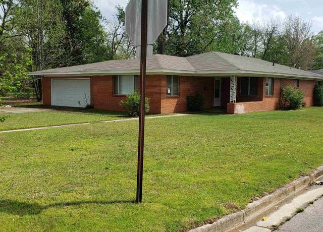 Property at 1620 W 23rd Ave, Pine Bluff, AR 71603, 5 beds, 2 baths