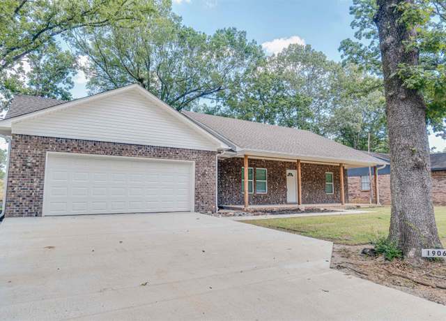 Property at 1906 Hutto St, Conway, AR 72032, 3 beds, 3 baths