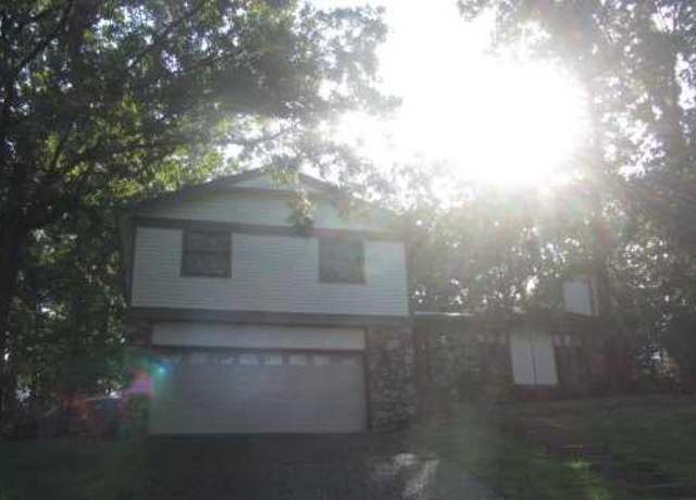 Property at 1807 Shumate Dr, Little Rock, AR 72212, 3 beds, 2.5 baths