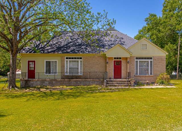 Property at 311 S Martin St, Benton, AR 72015, 4 beds, 2.5 baths