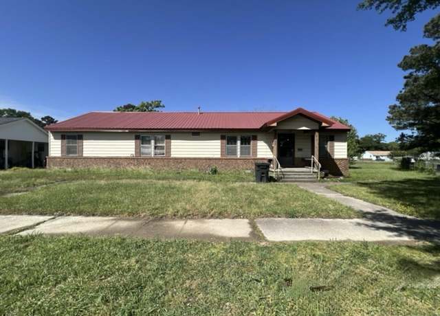 Property at 317 E Ingram St, Camden, AR 71701, 4 beds, 2 baths