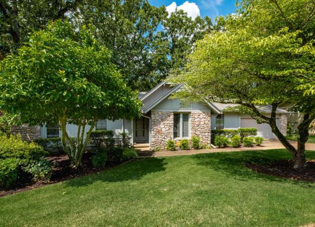 Property at 3320 Breckenridge Dr, Little Rock, AR 72227, 3 beds, 2 baths