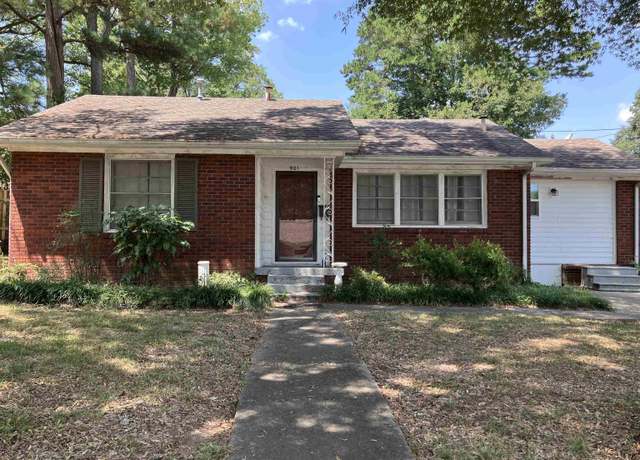 Property at 901 Cedar St, Searcy, AR 72143, 3 beds, 2 baths