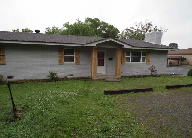 Property at 209 W Sugarloaf St, Heber Springs, AR 72543, 3 beds, 2 baths