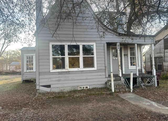 Property at 310 N Buckner St, Atlanta, TX 75551, 3 beds, 1 bath