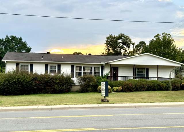 Property at 610 N 2nd St, Heber Springs, AR 72543, 4 beds, 1.5 baths