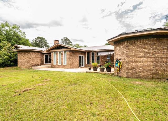 Property at 1240 Moses St, Camden, AR 71701, 4 beds, 4 baths