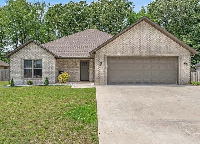 Property at 2100 N 29th, Paragould, AR 72450, 4 beds, 2 baths