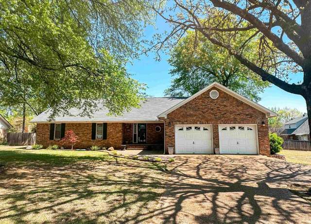 Property at 202 Live Oak, Searcy, AR 72143, 3 beds, 2.5 baths
