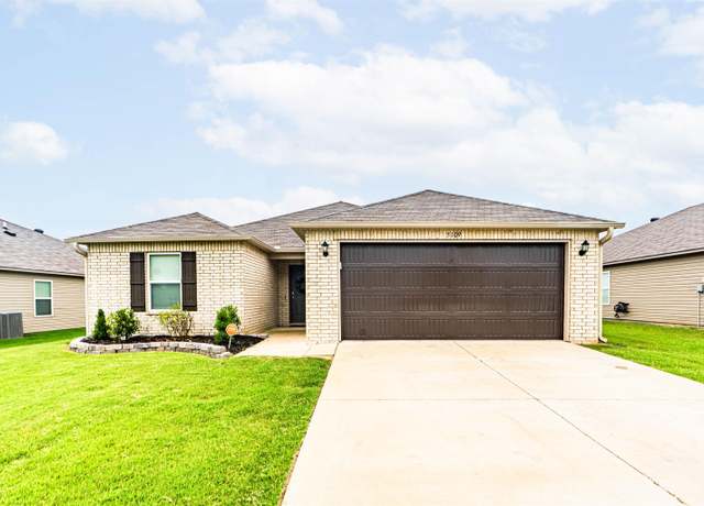 Property at 5109 Prospector Dr, Jonesboro, AR 72401, 3 beds, 2 baths
