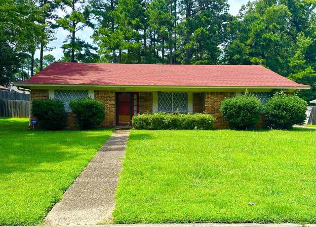 Property at 2005 Wellington Dr, Pine Bluff, AR 71603, 3 beds, 2 baths