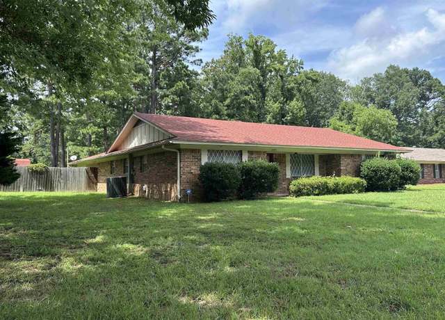 Property at 2005 Wellington Dr, Pine Bluff, AR 71603, 3 beds, 2 baths