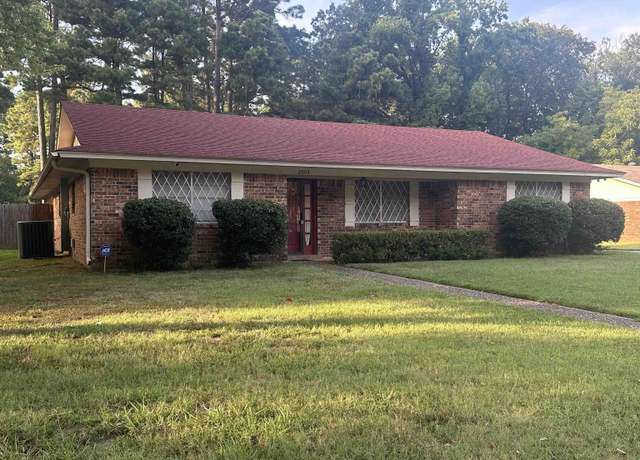 Property at 2005 Wellington Dr, Pine Bluff, AR 71603, 3 beds, 2 baths