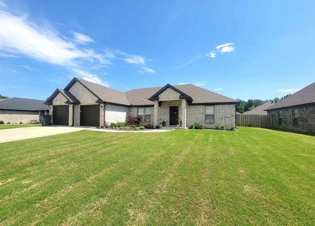 Property at 5800 Gene St, Paragould, AR 72450, 3 beds, 2 baths