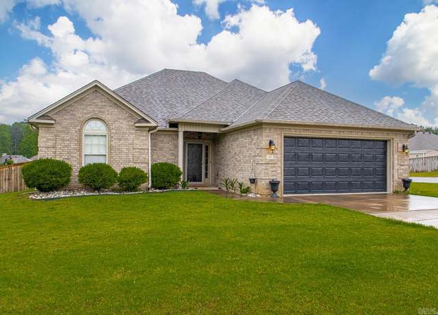 Property at 301 Merril Dr, Benton, AR 72015, 3 beds, 2 baths