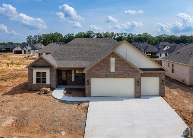 Property at 516 Corondelet Ln, Maumelle, AR 72113, 4 beds, 2.5 baths