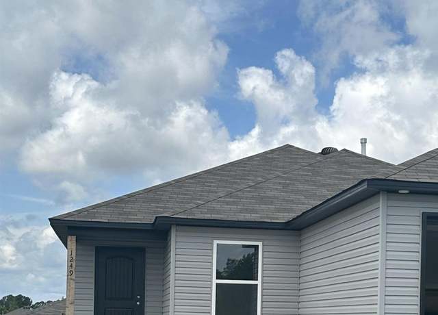 Property at 1249 Santa Fe Trl, Bauxite, AR 72011, 3 beds, 2 baths