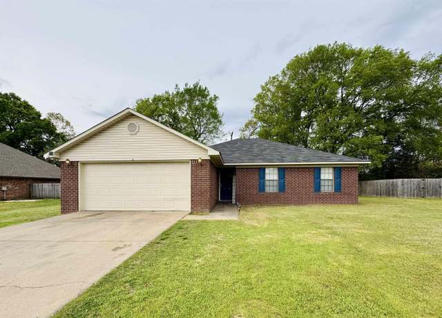 Property at 135 Shiloh Dr, Conway, AR 72032, 3 beds, 2 baths