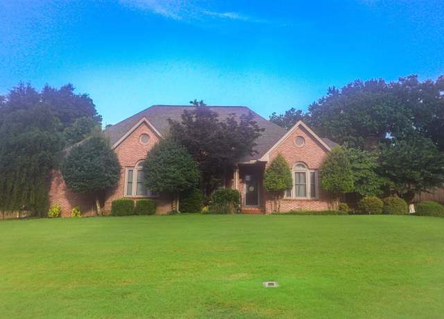 Property at 2107 Morningside Dr, Jonesboro, AR 72404, 3 beds, 2.5 baths