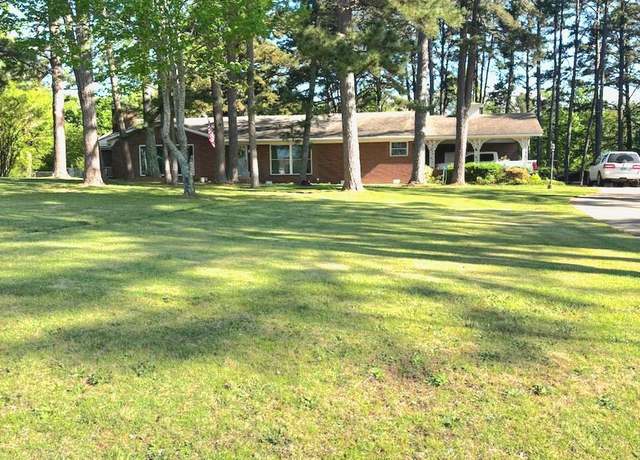 Property at 832 W Front St, Heber Springs, AR 72543, 4 beds, 2.5 baths
