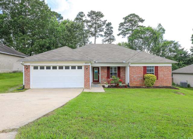 Property at 2203 Cedar Ridge Dr, Benton, AR 72015, 4 beds, 2 baths