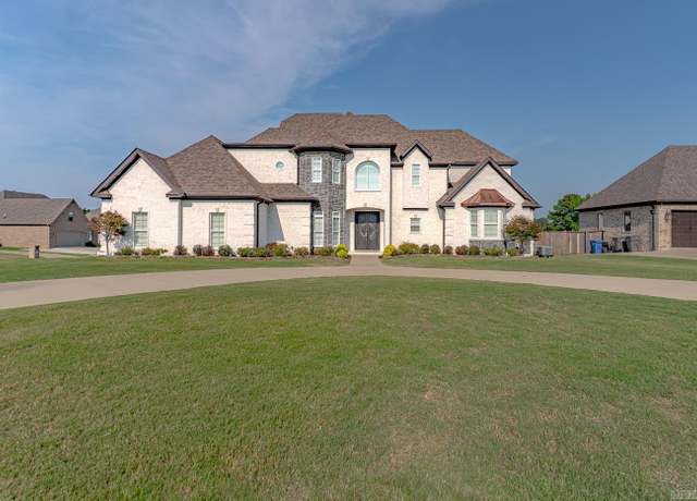 Property at 3529 Farmington Dr, Jonesboro, AR 72404, 4 beds, 3.5 baths
