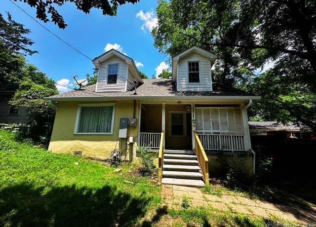 Property at 206 Noxon St, Hot Springs, AR 71913, 4 beds, 2 baths