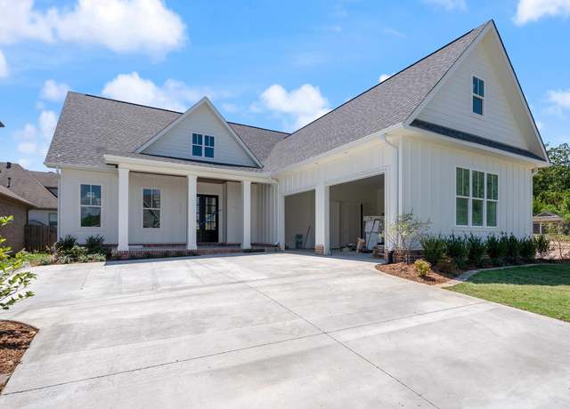 Property at 121 Belles Fleurs Blvd, Little Rock, AR 72223, 5 beds, 3.5 baths
