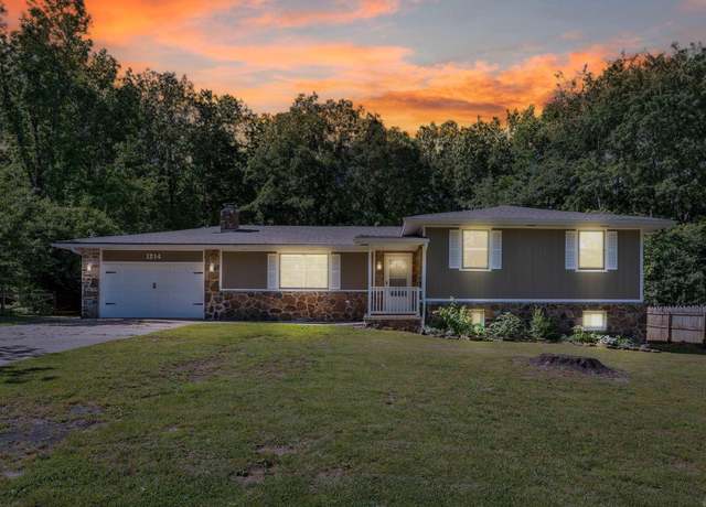 Property at 1214 Sammy St, Mountain Home, AR 72653, 4 beds, 3 baths