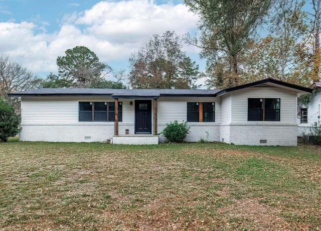 Property at 1750 Oconnell St, Arkadelphia, AR 71923, 3 beds, 2 baths