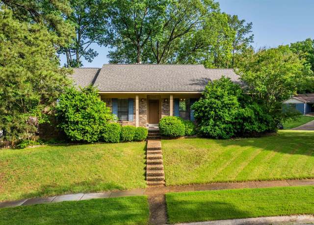 Property at 2102 Peach Tree Dr, Little Rock, AR 72211, 3 beds, 2.5 baths